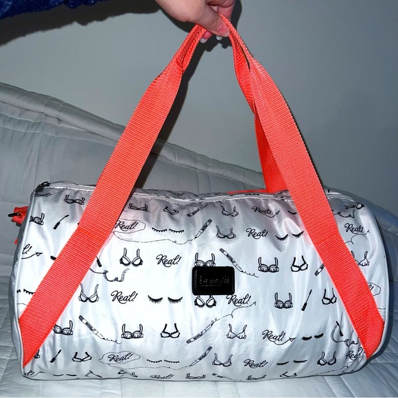 🛟 BENEFIT COSMETICS Weekender/Gym Duffle Bag - Picture 1 of 11